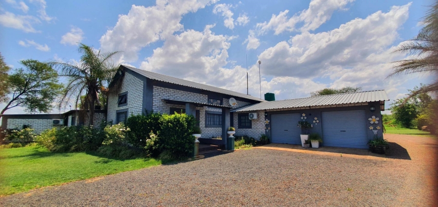 7 Bedroom Property for Sale in Mookgopong Limpopo