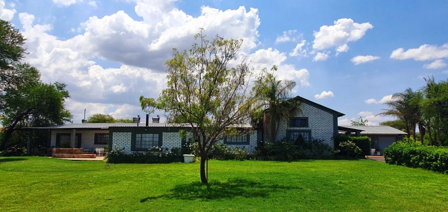 7 Bedroom Property for Sale in Mookgopong Limpopo