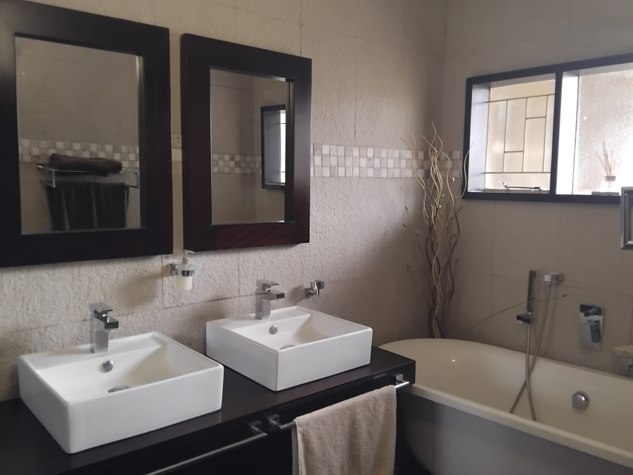 4 Bedroom Property for Sale in Roodepoort AH Limpopo
