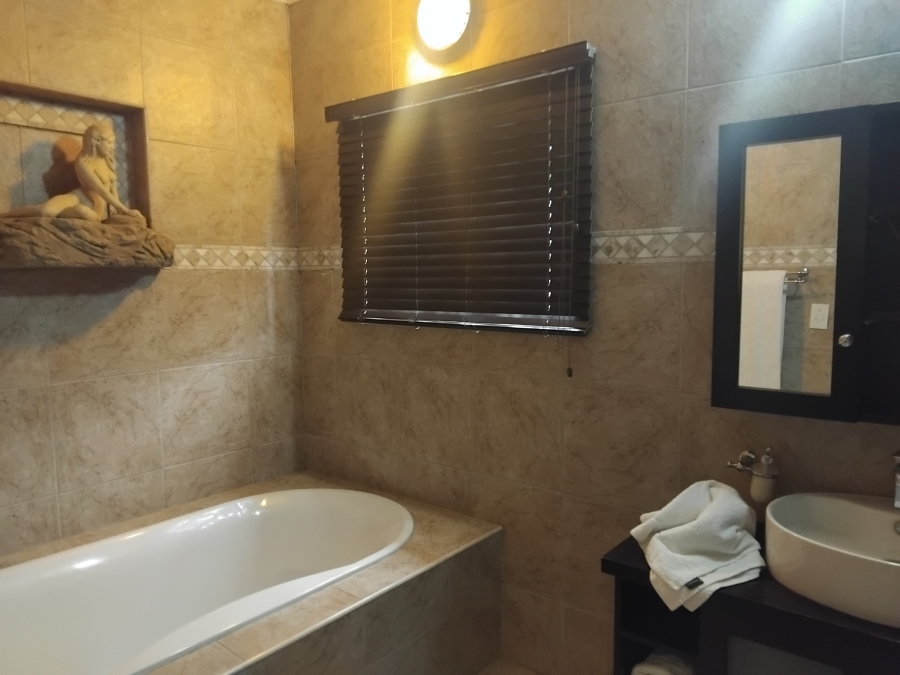 4 Bedroom Property for Sale in Roodepoort AH Limpopo