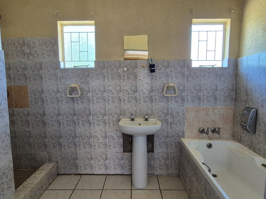 3 Bedroom Property for Sale in Fauna Park Limpopo