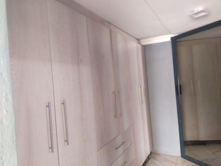 6 Bedroom Property for Sale in Thohoyandou Limpopo