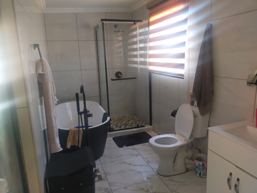 6 Bedroom Property for Sale in Thohoyandou Limpopo