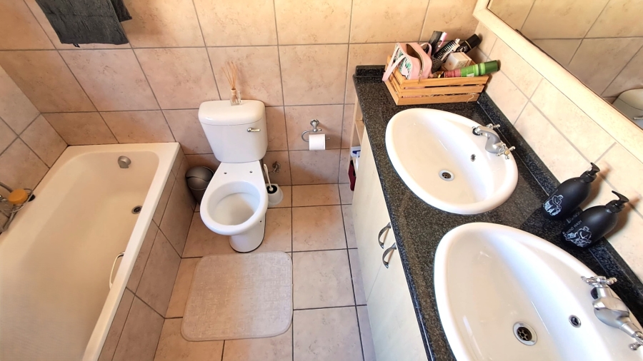 To Let 3 Bedroom Property for Rent in Bendor Limpopo