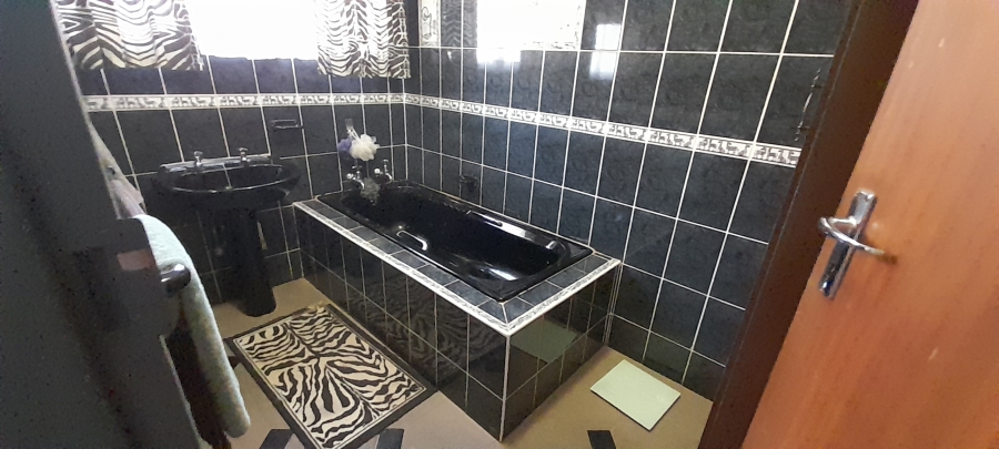 5 Bedroom Property for Sale in Impala Park Limpopo