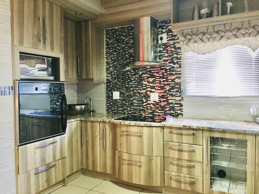 4 Bedroom Property for Sale in Woodhill Estate Limpopo