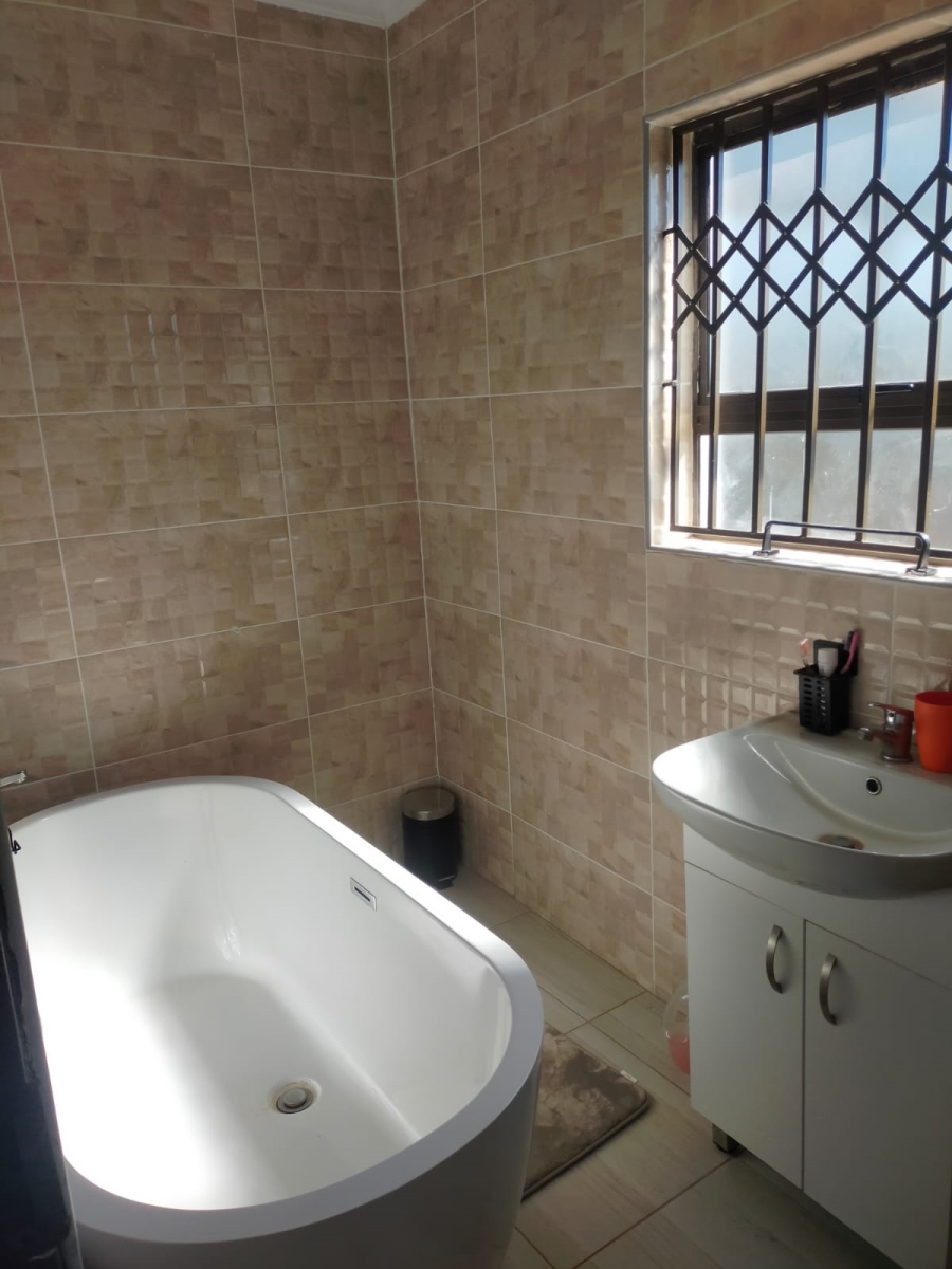 4 Bedroom Property for Sale in Mavhunda A Limpopo