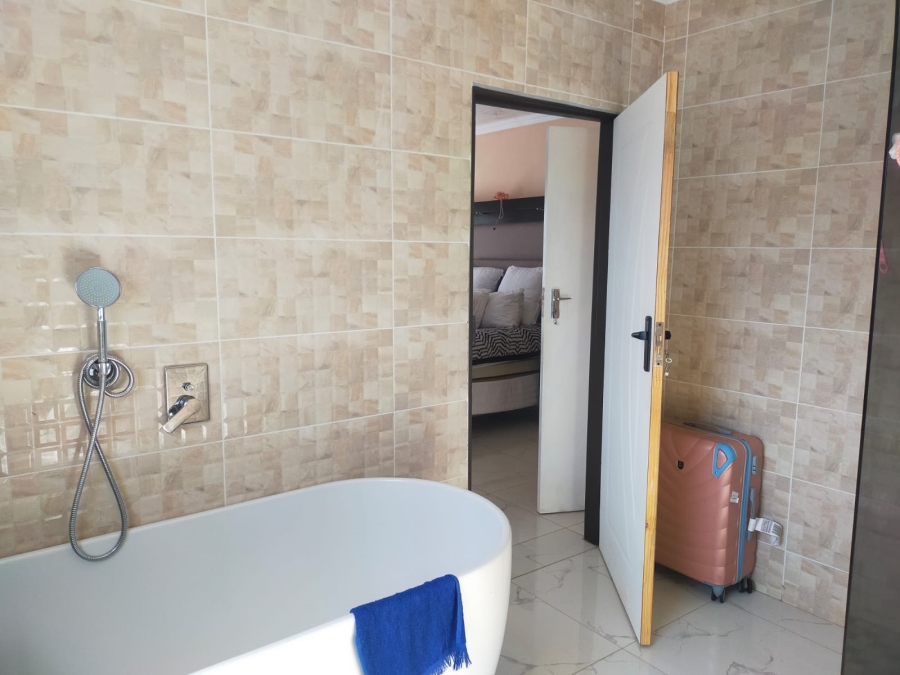 4 Bedroom Property for Sale in Mavhunda A Limpopo