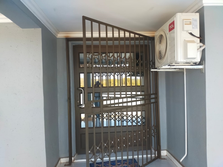 4 Bedroom Property for Sale in Mavhunda A Limpopo