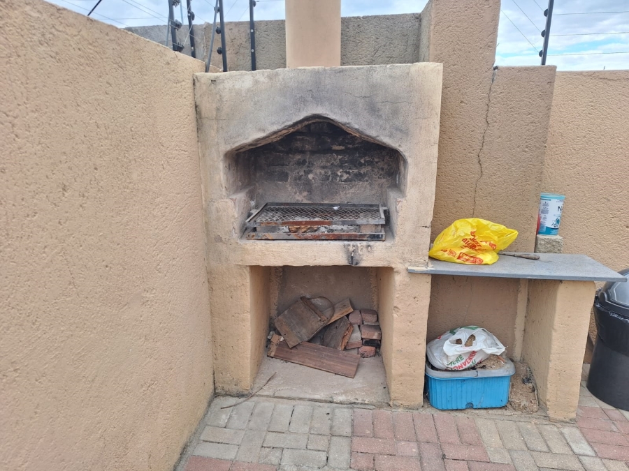 3 Bedroom Property for Sale in Mahlasedi Park Limpopo