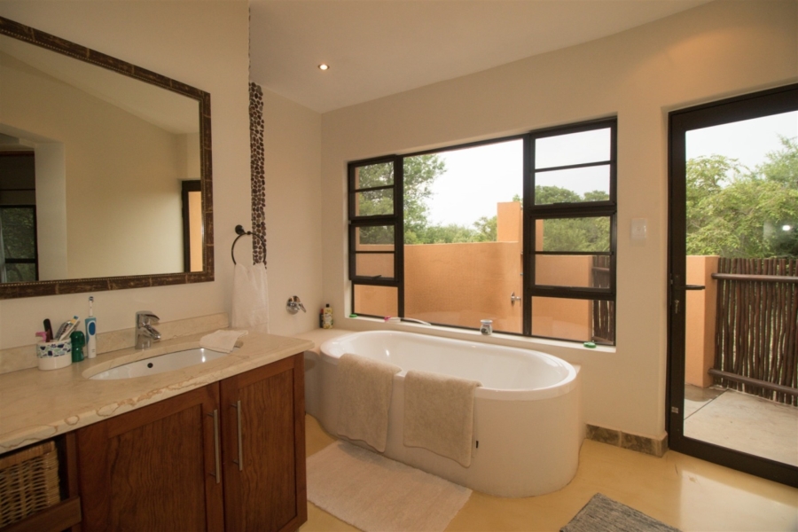 4 Bedroom Property for Sale in Khaya Ndlovu Game Reserve Limpopo