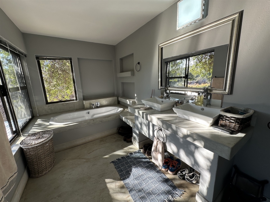 5 Bedroom Property for Sale in Wild Rivers Nature Reserve Limpopo