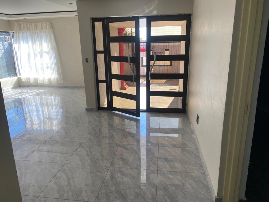 3 Bedroom Property for Sale in Mahlasedi Park Limpopo