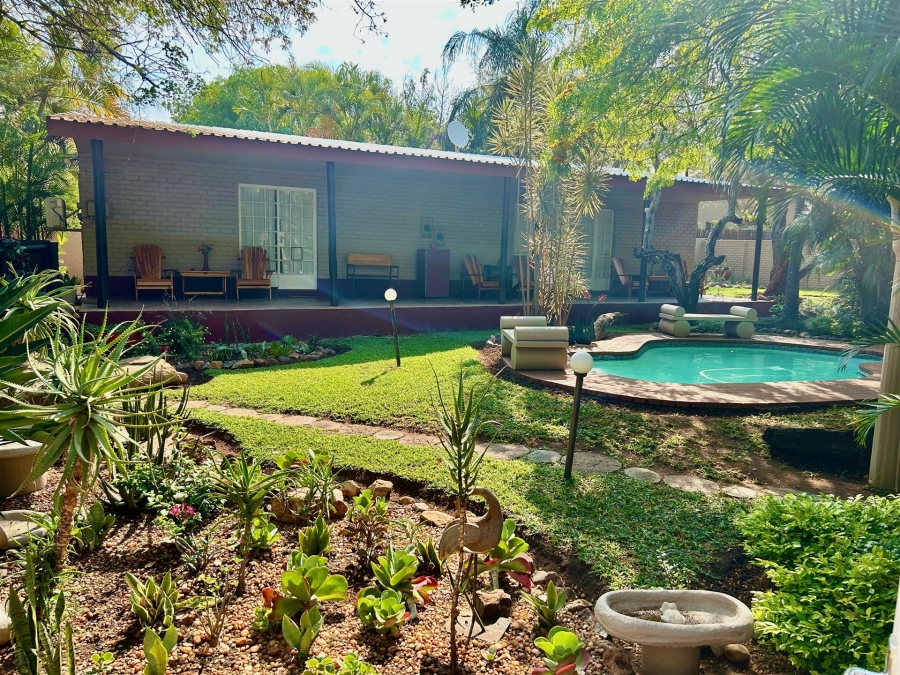 7 Bedroom Property for Sale in Hoedspruit Limpopo