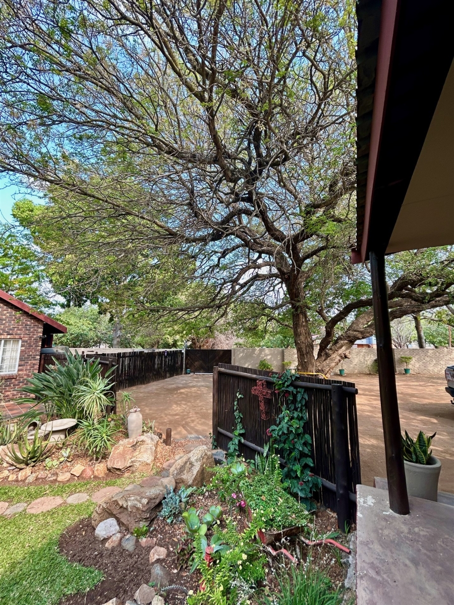 7 Bedroom Property for Sale in Hoedspruit Limpopo