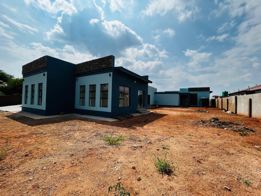 8 Bedroom Property for Sale in Chroompark Limpopo