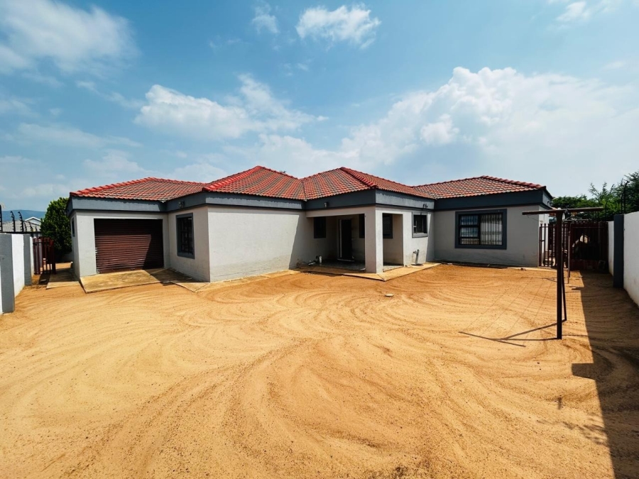 3 Bedroom Property for Sale in Chroompark Limpopo