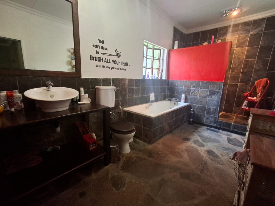 6 Bedroom Property for Sale in Myngenoegen A H Limpopo