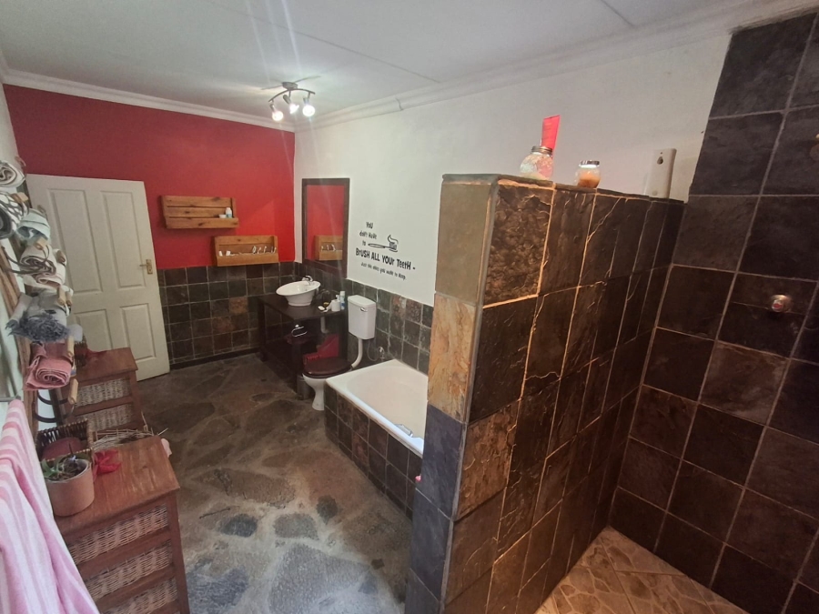 6 Bedroom Property for Sale in Myngenoegen A H Limpopo