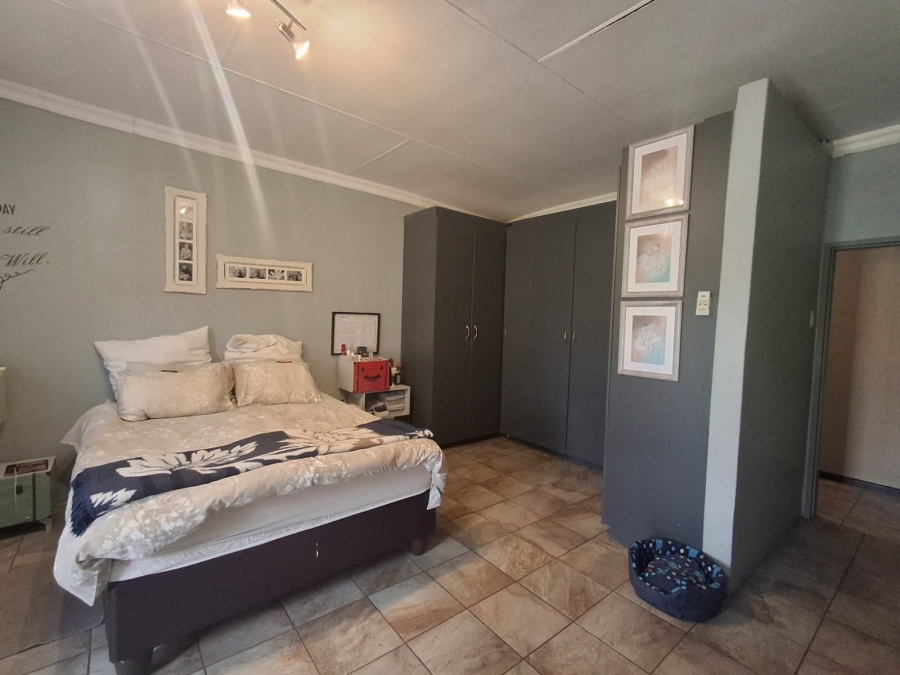 6 Bedroom Property for Sale in Myngenoegen A H Limpopo