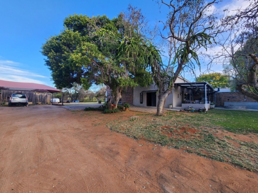 6 Bedroom Property for Sale in Myngenoegen A H Limpopo