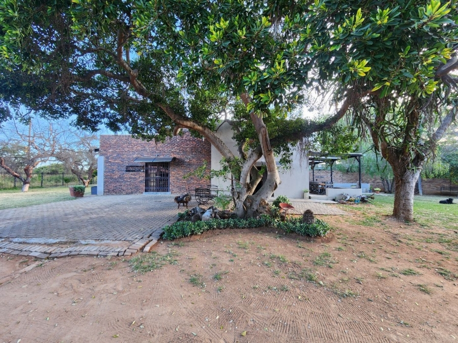 6 Bedroom Property for Sale in Myngenoegen A H Limpopo