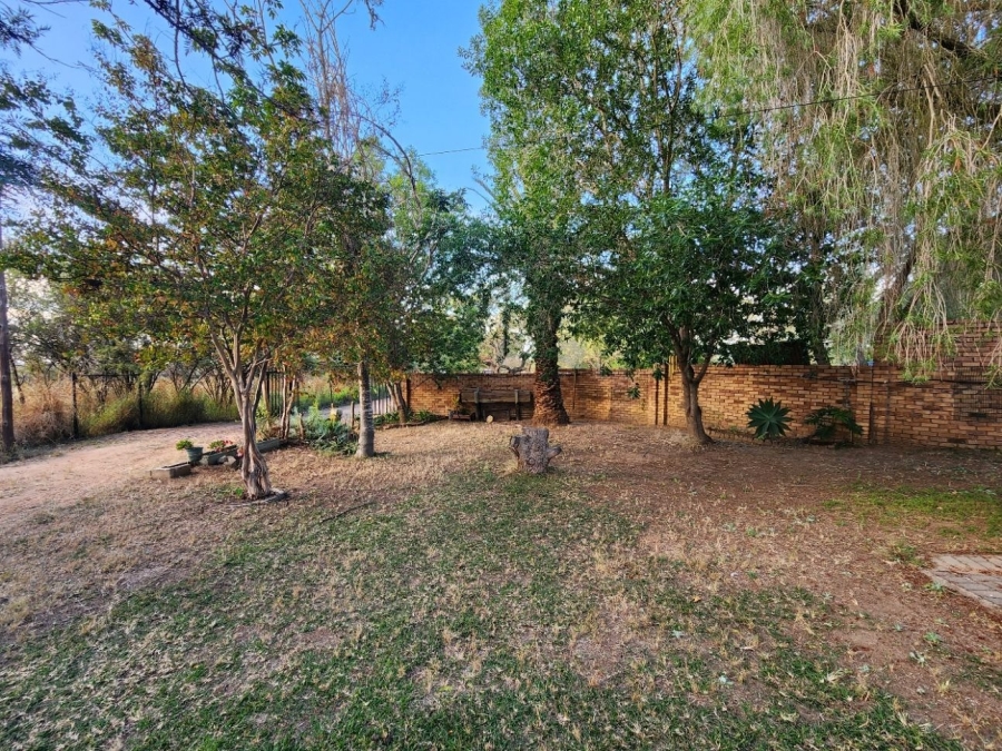 6 Bedroom Property for Sale in Myngenoegen A H Limpopo