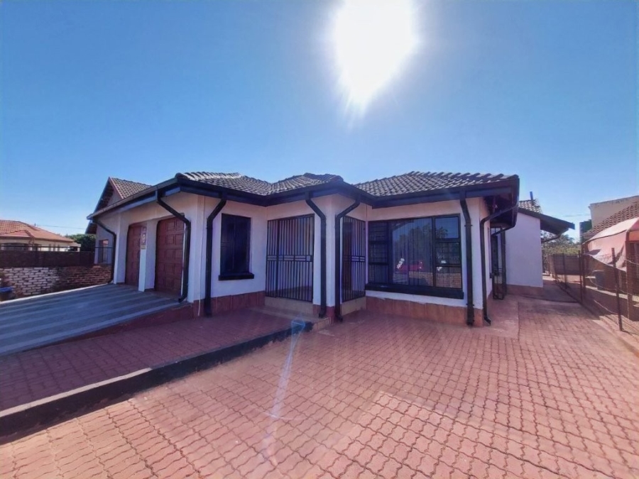 4 Bedroom Property for Sale in Lebowakgomo Zone B Limpopo