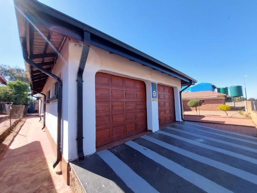 4 Bedroom Property for Sale in Lebowakgomo Zone B Limpopo