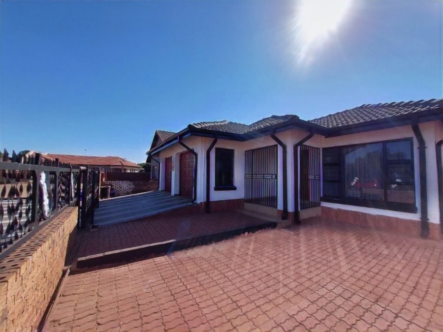 4 Bedroom Property for Sale in Lebowakgomo Zone B Limpopo
