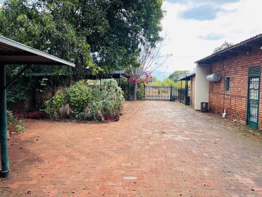 7 Bedroom Property for Sale in Kameeldoringpark Limpopo
