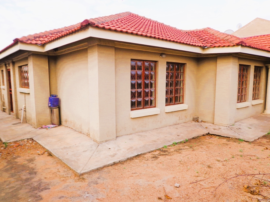 3 Bedroom Property for Sale in Mahlasedi Park Limpopo