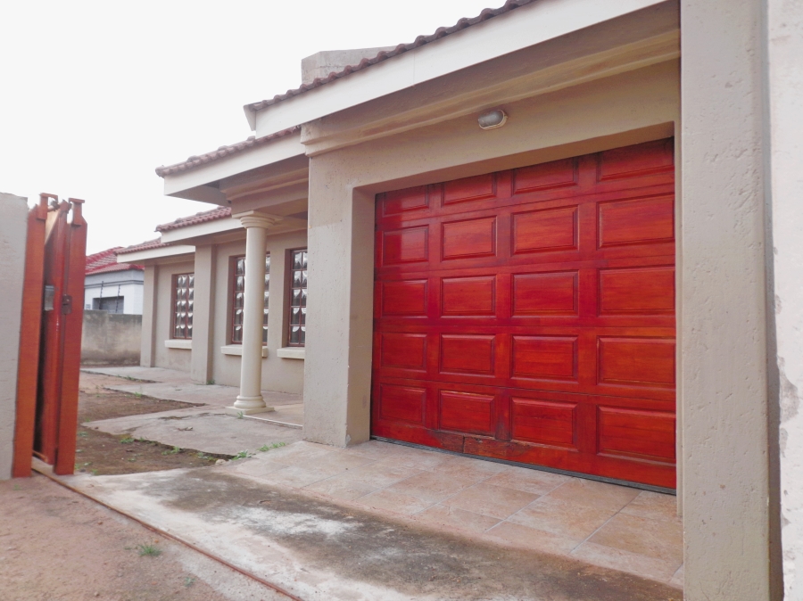 3 Bedroom Property for Sale in Mahlasedi Park Limpopo