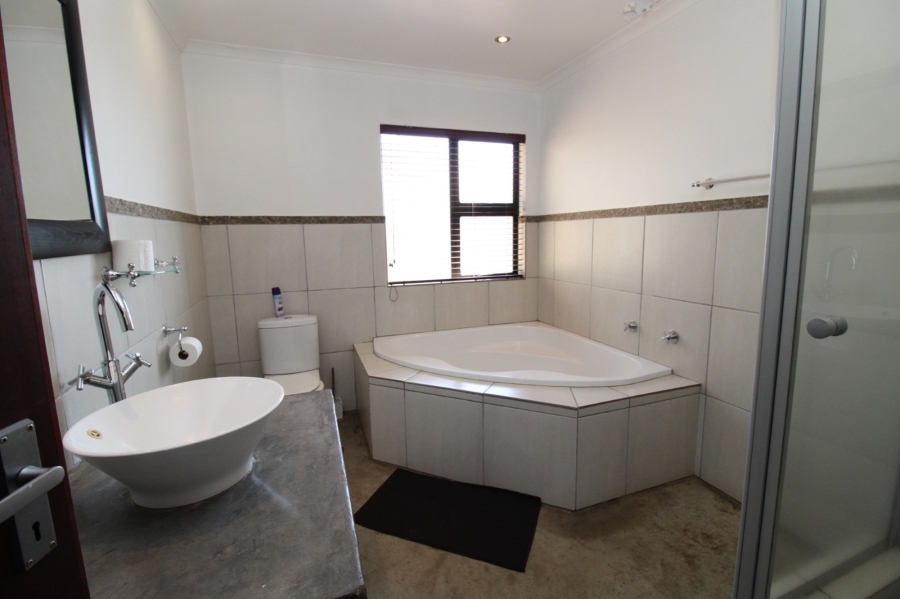 5 Bedroom Property for Sale in Zebula Golf Estate Limpopo