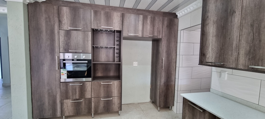4 Bedroom Property for Sale in Woodhill Estate Limpopo
