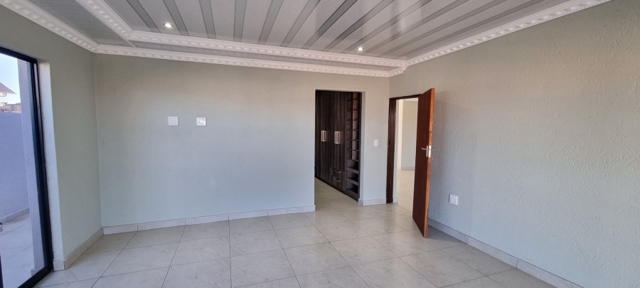 4 Bedroom Property for Sale in Woodhill Estate Limpopo