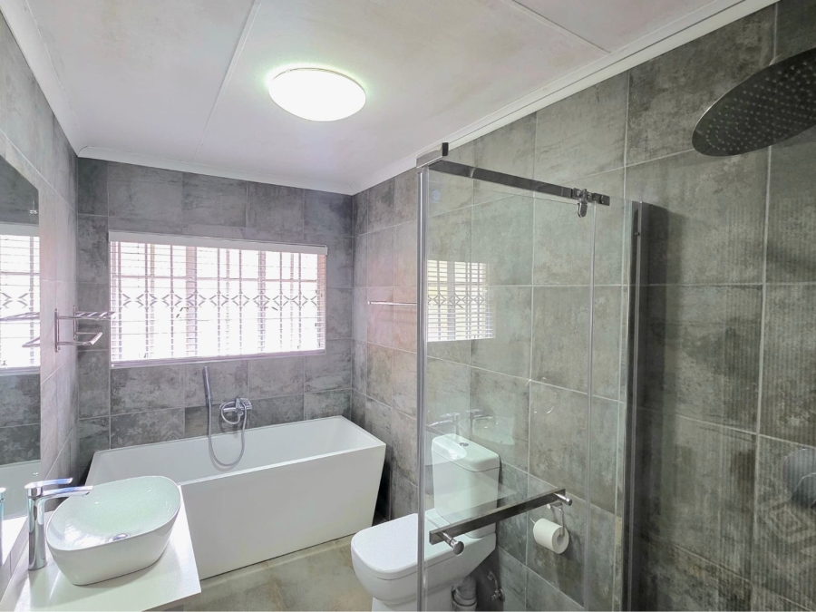 6 Bedroom Property for Sale in Bendor Limpopo