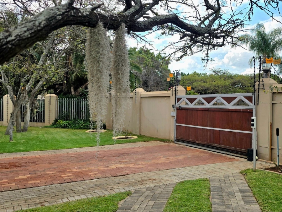 6 Bedroom Property for Sale in Bendor Limpopo