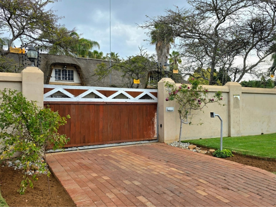 6 Bedroom Property for Sale in Bendor Limpopo