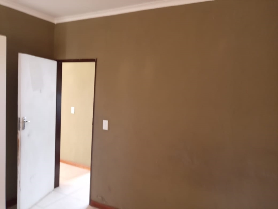 2 Bedroom Property for Sale in Mahlasedi Park Limpopo