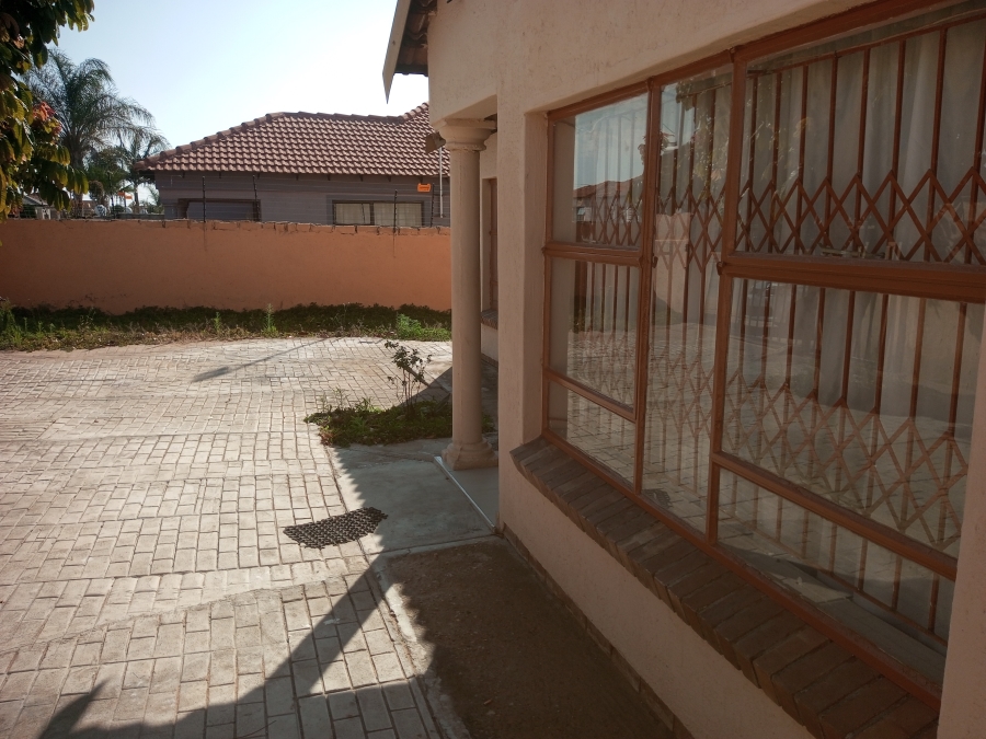 3 Bedroom Property for Sale in Mahlasedi Park Limpopo