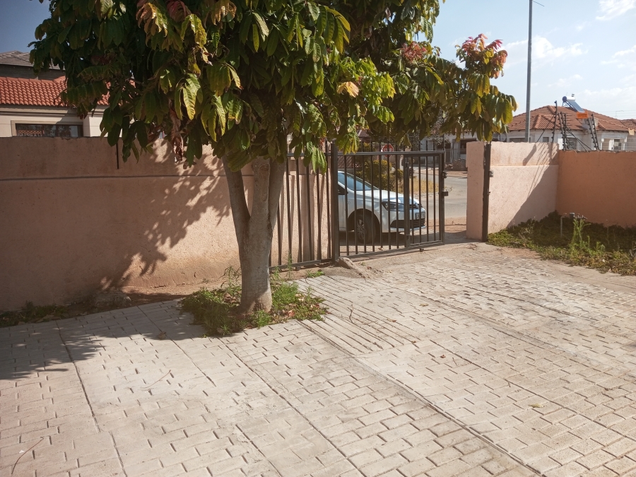 3 Bedroom Property for Sale in Mahlasedi Park Limpopo