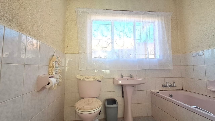 To Let 3 Bedroom Property for Rent in Flora Park Limpopo
