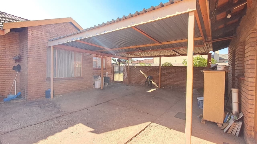 To Let 3 Bedroom Property for Rent in Flora Park Limpopo