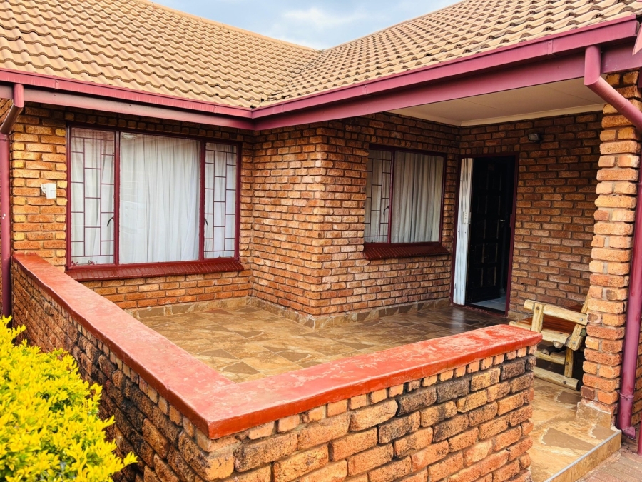 3 Bedroom Property for Sale in Mahwelereng Limpopo
