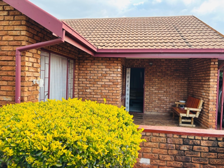3 Bedroom Property for Sale in Mahwelereng Limpopo