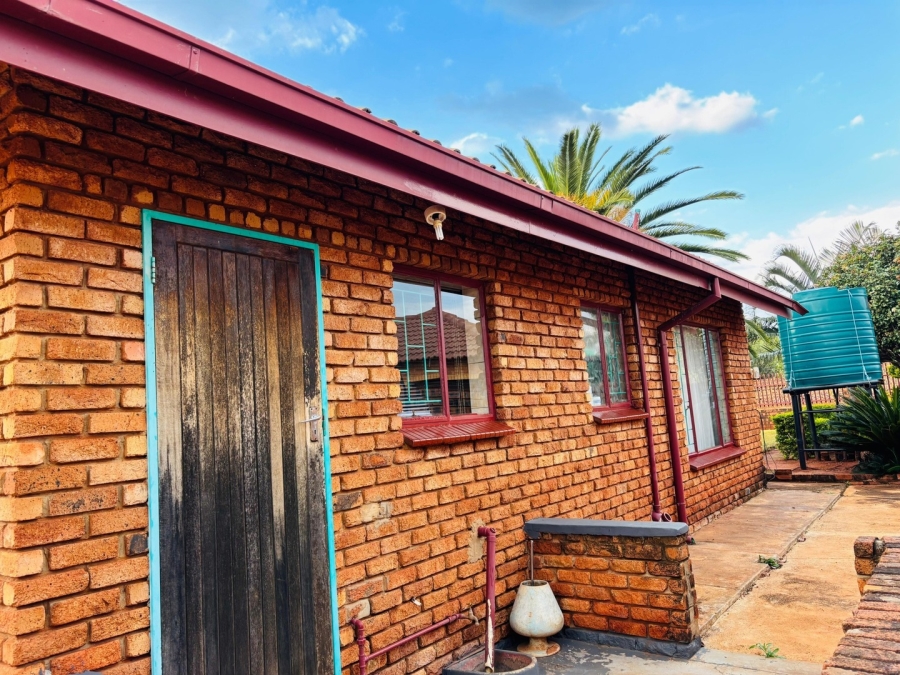 3 Bedroom Property for Sale in Mahwelereng Limpopo