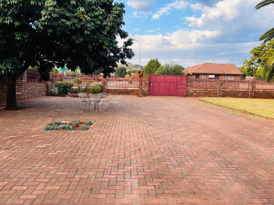 3 Bedroom Property for Sale in Mahwelereng Limpopo