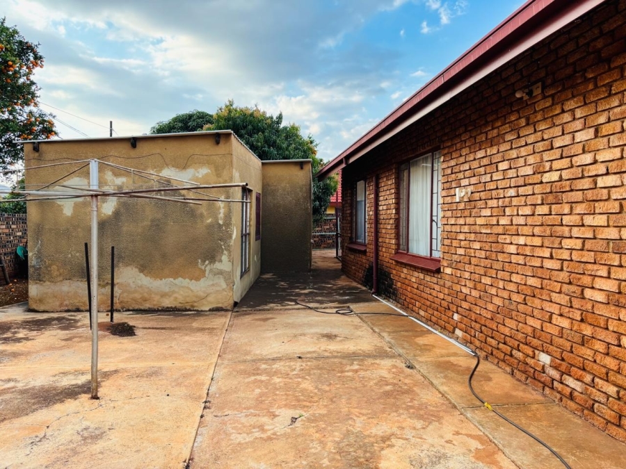 3 Bedroom Property for Sale in Mahwelereng Limpopo
