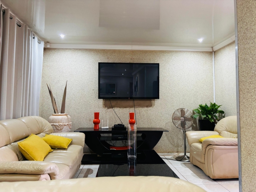 3 Bedroom Property for Sale in Mahwelereng Limpopo